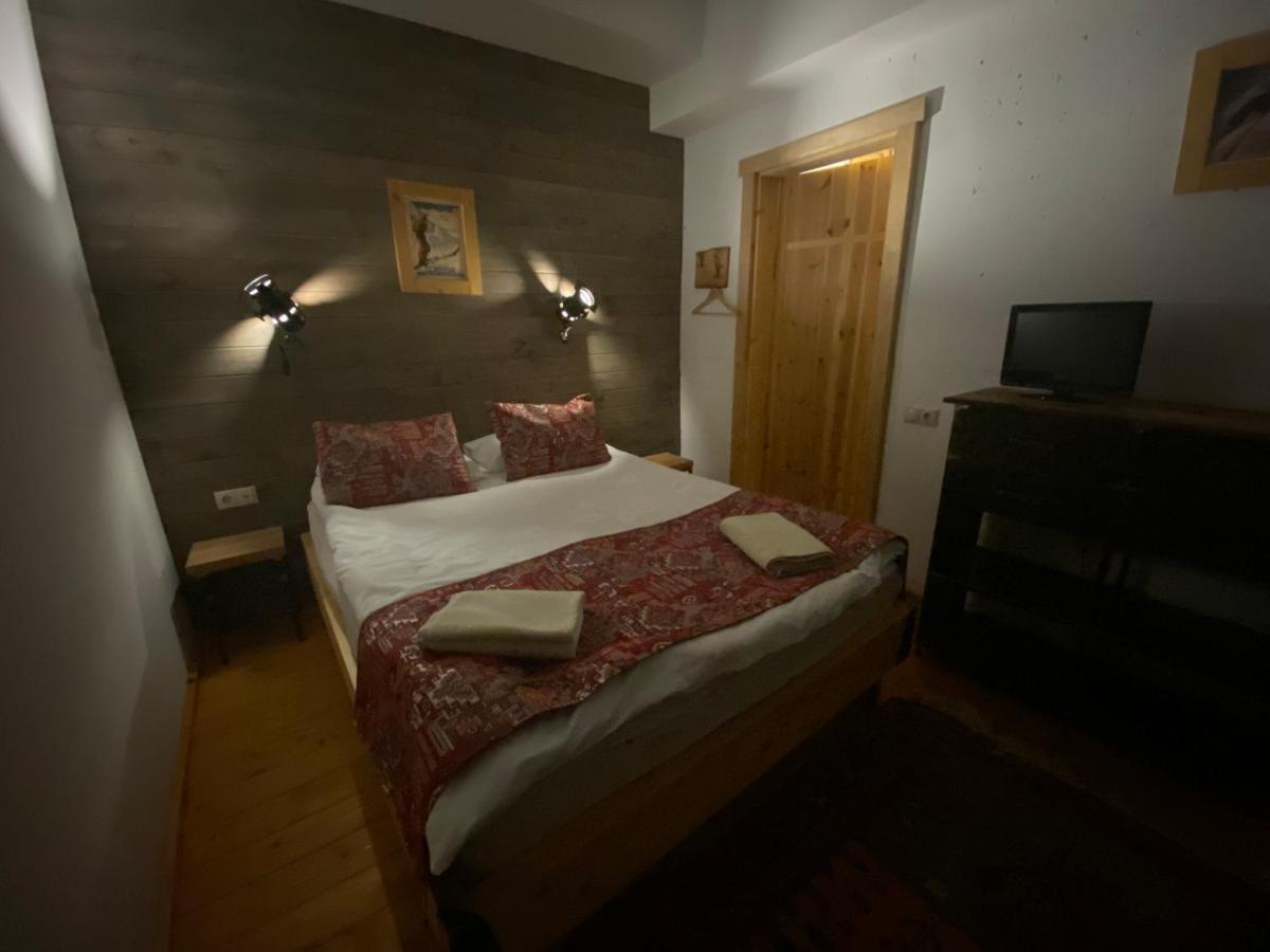 Mountain Cricket Chalets And Apartments Gudauri Exterior photo