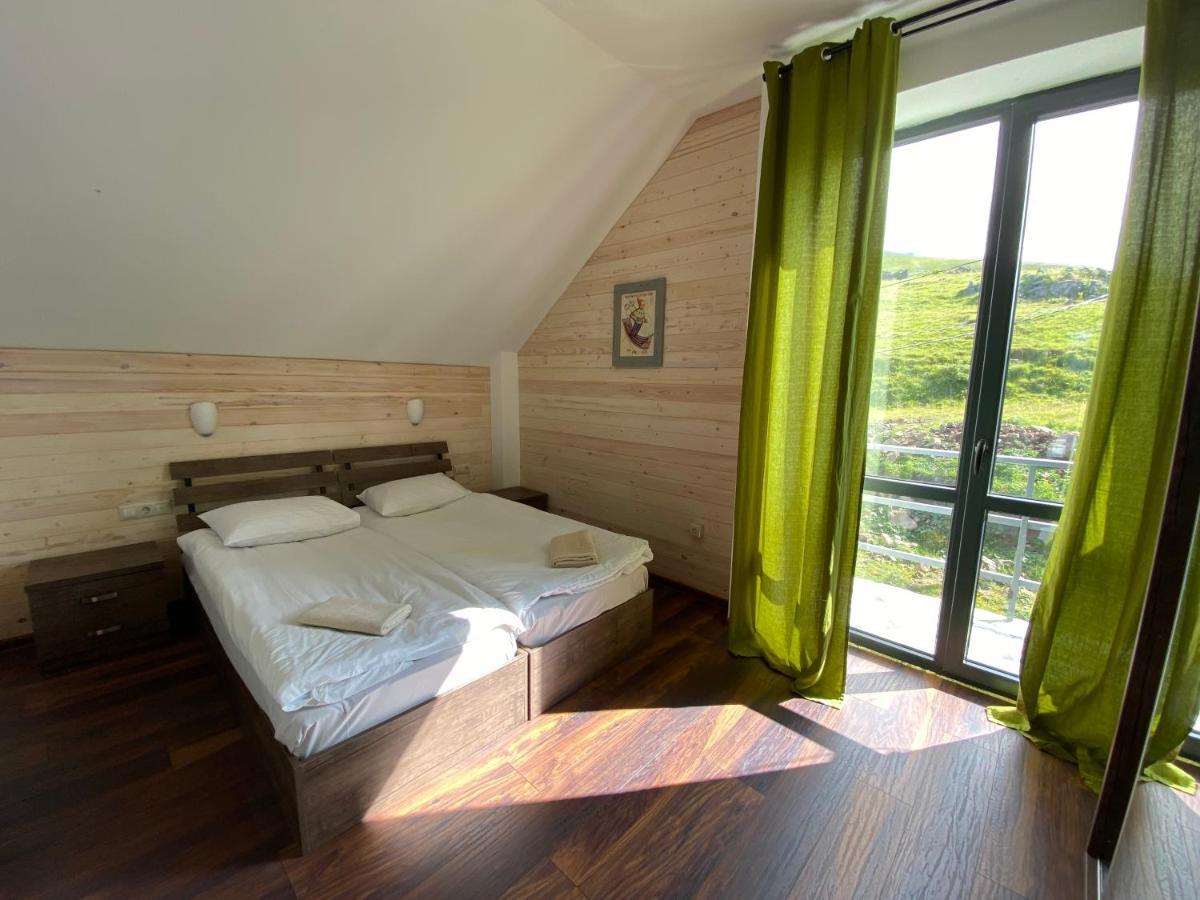 Mountain Cricket Chalets And Apartments Gudauri Exterior photo